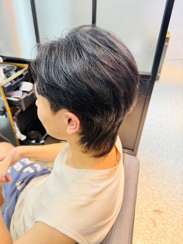 后脑勺超级饱满的狼尾