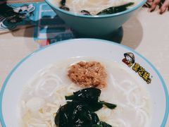-灵芝妹子海鲜米线(劳动公园店)