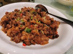 -鞍山大白鲨美食酒店