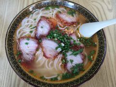 脆皮香猪粉-肇兴特色牛肉粉
