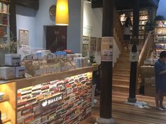 -猫的天空之城概念书店(杭州南宋御街店)