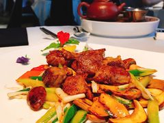 牛肝菌炒极品牛肉粒-皇朝会.经典传统粤菜(外滩店)