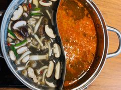 真菌麻辣鸳鸯锅-呷哺呷哺 黄金牧场 (回龙观港龙店)
