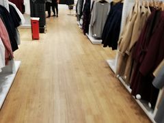 -优衣库(银川新华百货CCMall店)