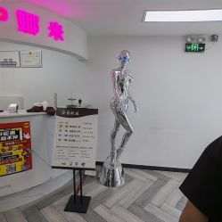 -米娜护肤造型