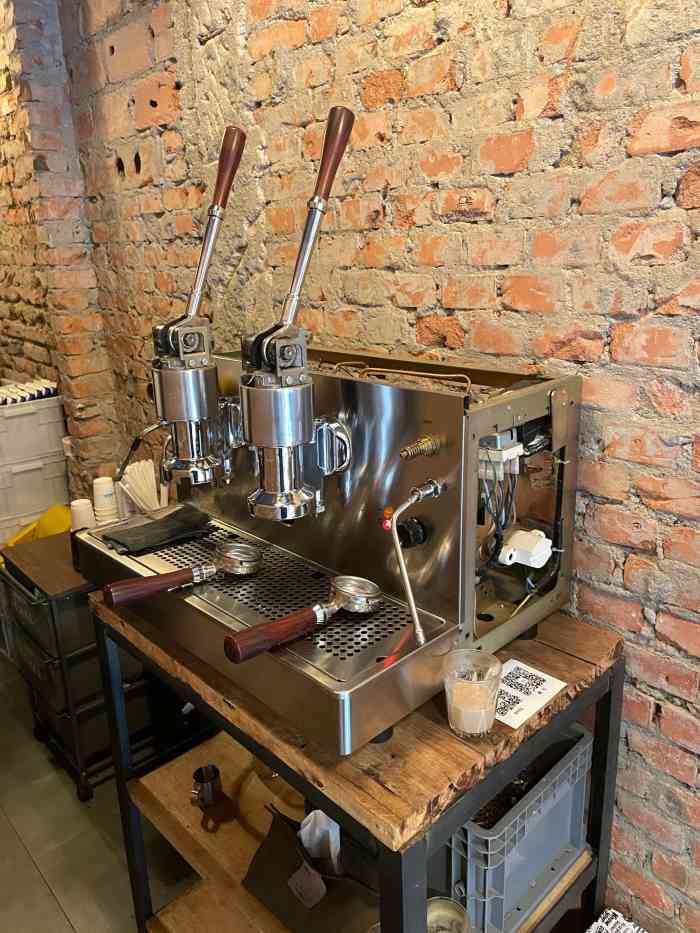 sewing machine coffee-"我也不知道是世界太疯还是我碰到的地方太魔.