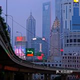 夜晚的时候它也是热闹非凡  深夜也有寂静