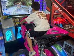 -爱玩嘉年华(龙湖曲江天街店)