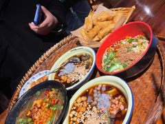 -爆炸头阿姨小四川正宗川味小吃(无任何分店)