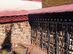 -比如骷髅墙景区