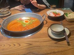 -野山舂·贵州现舂酸汤火锅(鸿通城店)