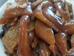 猪皮炖小银鱼儿-金卯白肉罩火烧