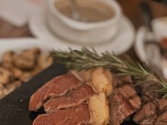 自主火山岩石烤安格斯牛嫩肩扒-Entrecôte 法国牛扒馆(保利·时光里店)