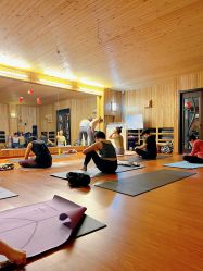 -威思丽高温瑜伽会馆