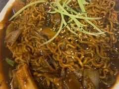 海鲜年糕炸酱面-富乐满韩国正宗炸鸡韩国料理(虹泉路店)