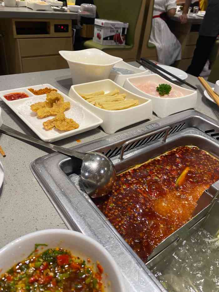海底捞火锅(世纪金源店)-"昆明的秋天走丢了吗[流泪]好冷的几天～ .