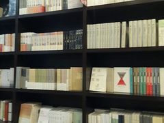 -钟书阁(松江泰晤士小镇店)