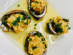 一口一个鲍鱼仔-四川小胡子海鲜(丁村万人海鲜广场店)