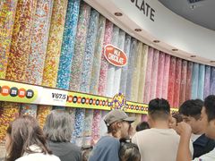 -m豆巧克力世界(上海世茂广场店)