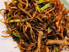 炸茶树菇-小丁山美食