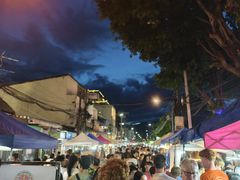 -周日夜市