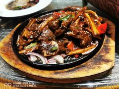 铁板牛仔骨-雍沪里·沪湘融合菜( 康桥店)