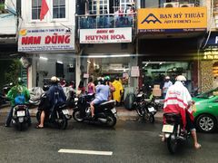 -Bánh Mì Huynh Hoa