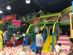 -维佳童话镇演出现场(徐东店)
