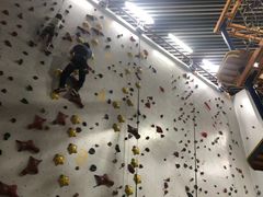 -山之巅攀岩馆(太古城店)