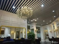 -变画·发型STUDIO