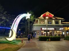 -亚龙湾中心广场