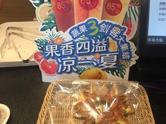 -85度C(生甜甜圈研究工坊·上海松江人民北路店)