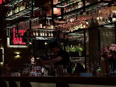 -FOUR PLAY BAR