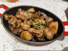橄榄油香草煎蘑菇-CRAZYONES西班牙海鲜饭(上海美罗城店)