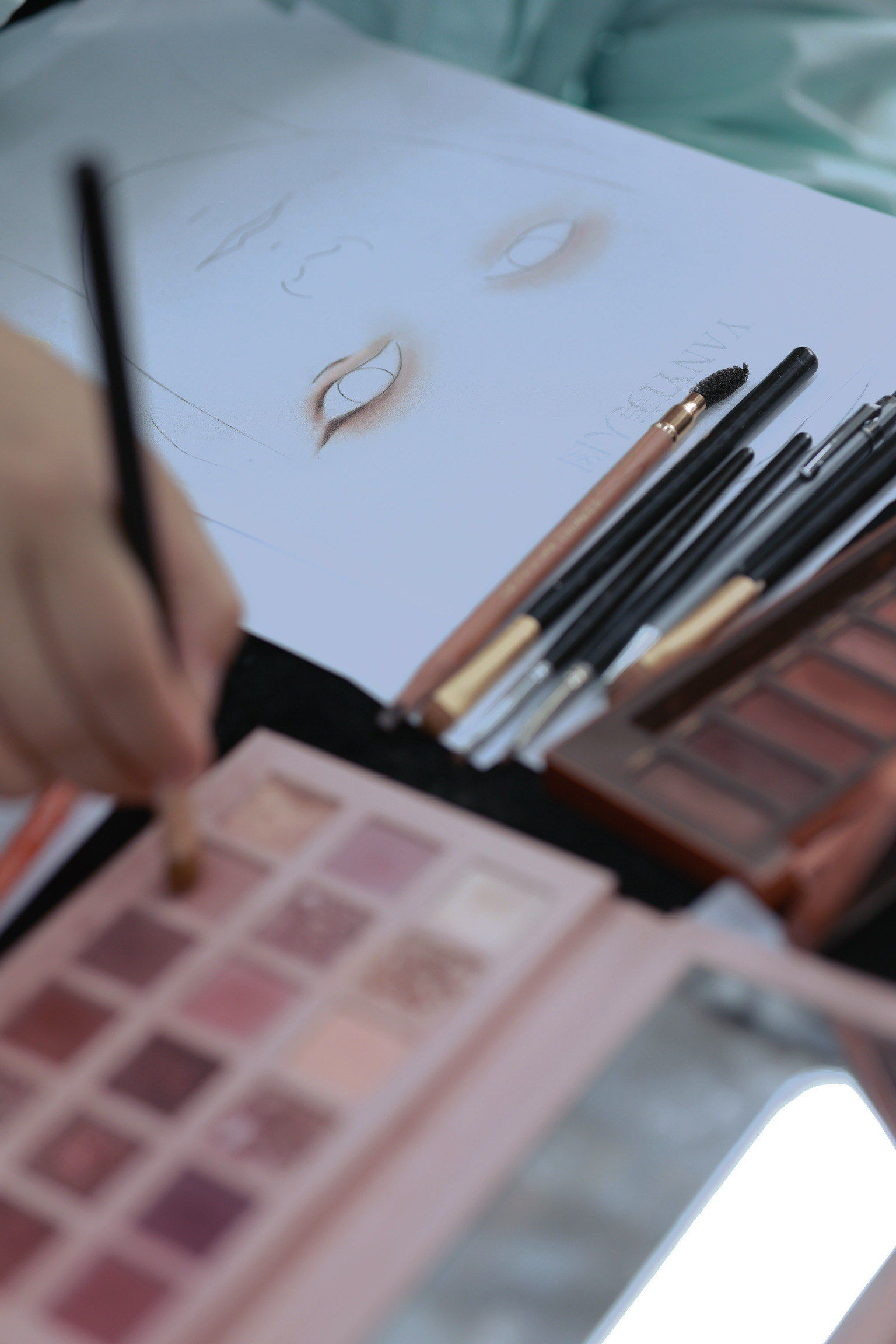 纸上练习化眼妆晕染眼影手法你会了嘛