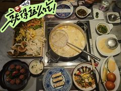 -尚尚仙·酸汤猪手·猪肚鸡火锅(华联万柳购物中心店)