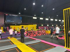 -嘿哟动霸CHUA·新潮玩运动娱乐中心·蹦床滑冰团建乐园