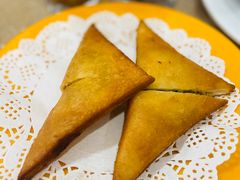 咖喱吞拿鱼角-喜莲咖啡