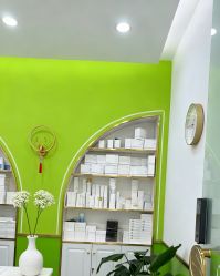 -苗医生专业祛痘·皮肤管理