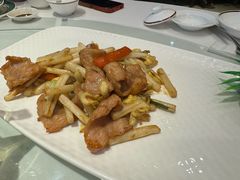 猪颈肉炒花生芽-老洋房花园饭店(绍兴路店)