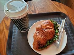 鸡蛋鸡肉可颂-星巴克(西藏路店)