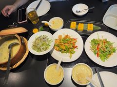 -鲜入唯煮·港式海鲜牛肉火锅(金宝街店)