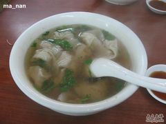 冒着热气的馄饨-小杨生煎(黄河路店)