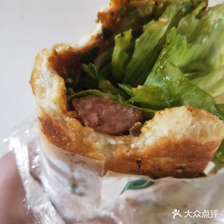 银座对面小吃街里的一家店，店面不大生意却挺好