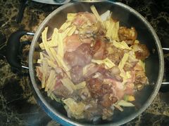 大焖锅（黑猪肉  牛蛙）-猪啊牛呀羊啊铜盘烤肉(正大广场店)