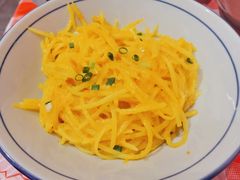 蟹黄咸蛋土豆丝-荆九爷爆炒桥头三嫩(夫子庙店)