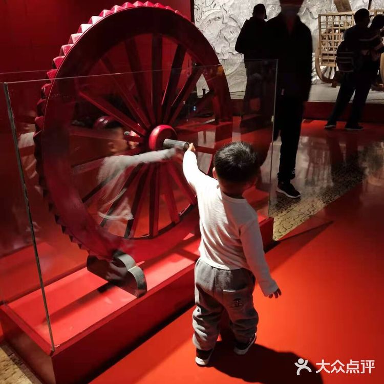 驾车走高速一小时左右，地址丰台丰科园附近特色推荐
