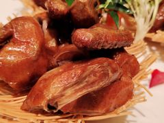 脆皮乳鸽-富淳饭店(陆家嘴保利广场店)