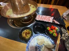 -果松木炭酸菜铜火锅·外婆参鸡汤