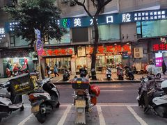 门面-烧哥美蛙肥肠鱼火锅·十五年社区店